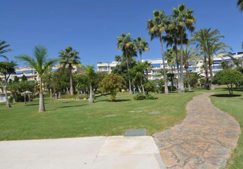 Eden Costa Lago Primera Linea De Mar Torremolinos Zewnętrze zdjęcie